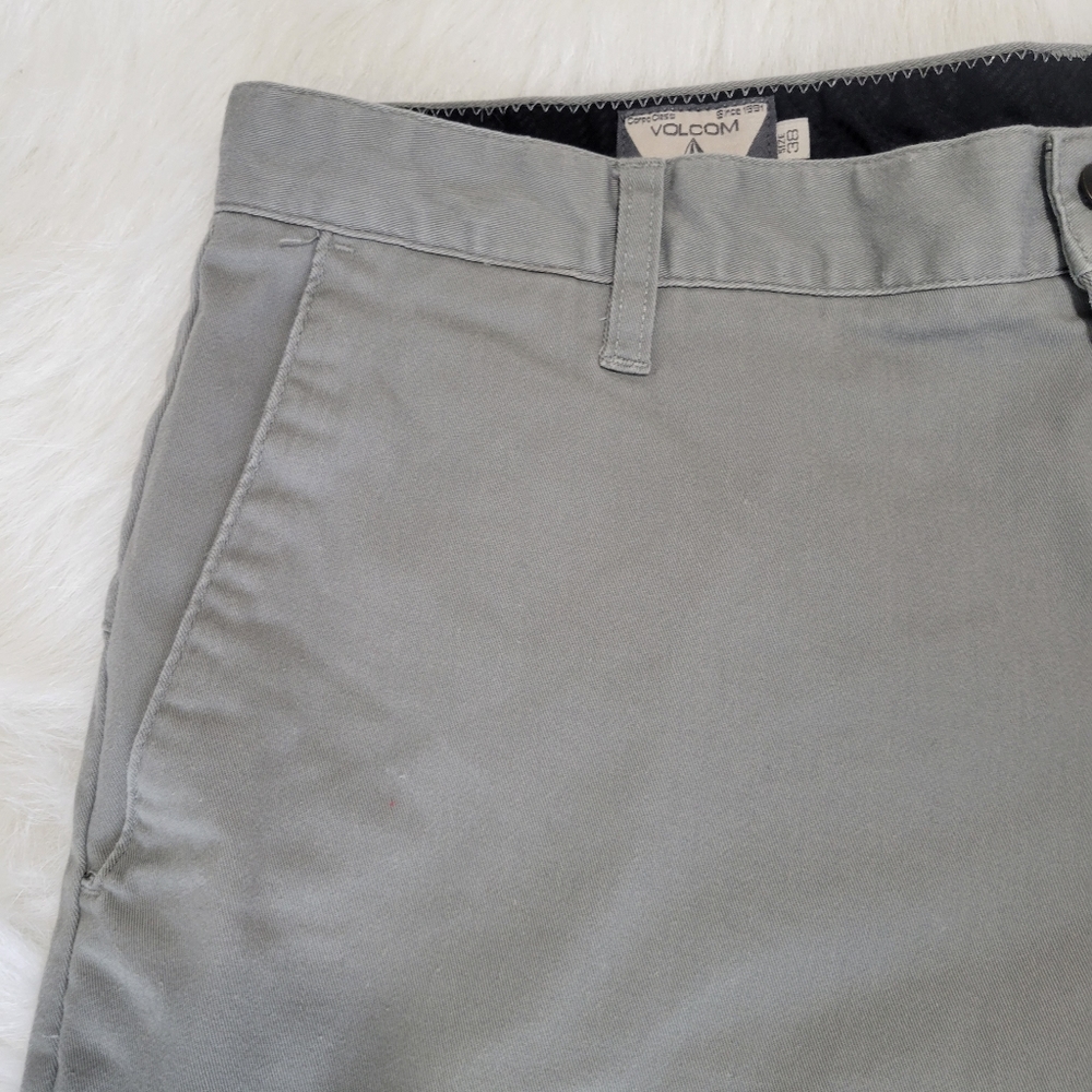 Volcom True To This Flat Front Gray Shorts 38 Euc… - image 2